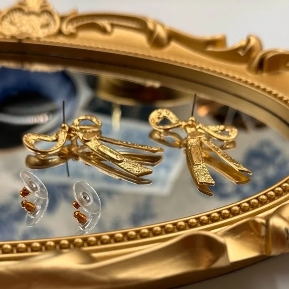 🆕 OSCAR DE LA RENTA 🧿 NWOT Runway Gold Bow Earrings - Picture 11 of 15